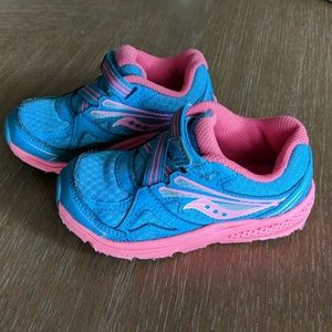 Saucony toddler girl gym shoes size 7.5W